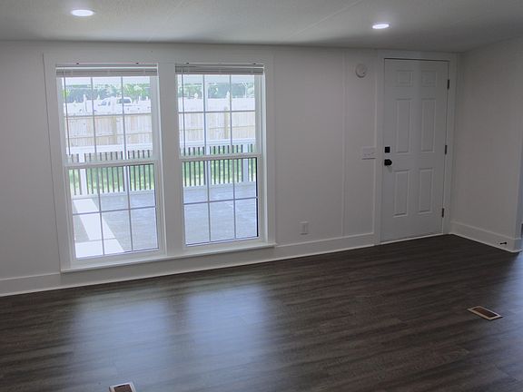 5th image of 1015 Ridge Rd
