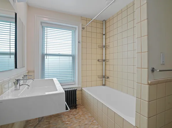 284 Carroll Street image 17 of 19