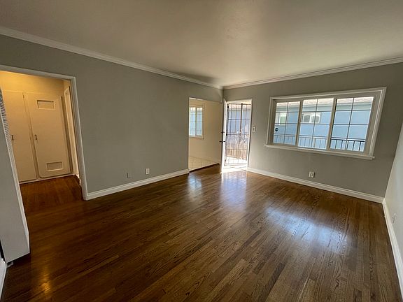 2nd image of 5111 Cahuenga Blvd APT 5