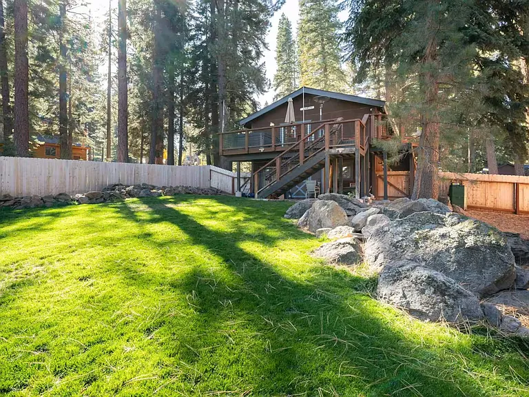 10990 Palisades Dr — Photo 34
