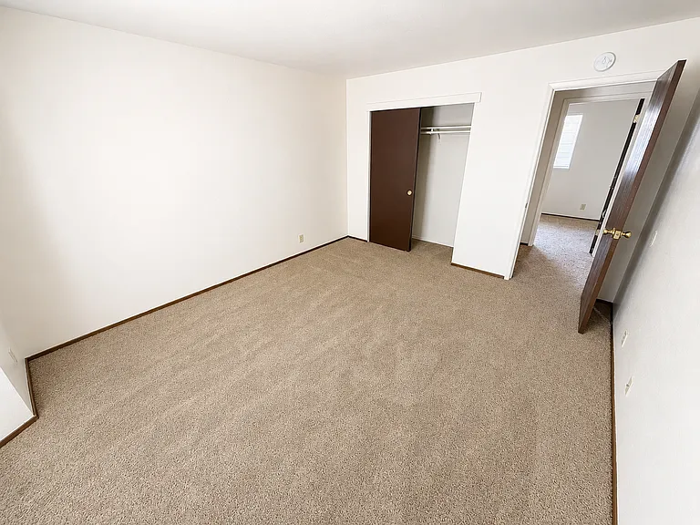 831 W 5th St — Photo 23