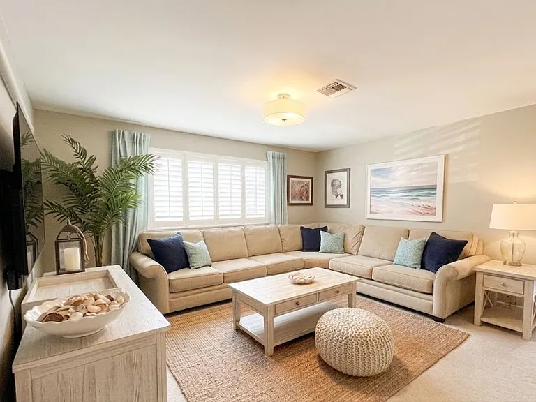 4405 Santa Monica Ave — Photo 4