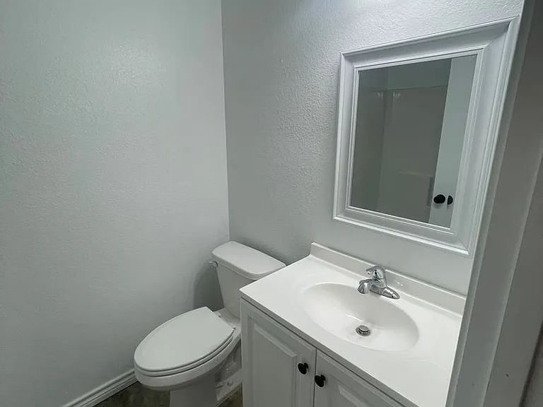 820 Alexander Rd — Photo 4