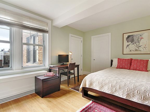 3rd image of 27 W 72nd St #1109