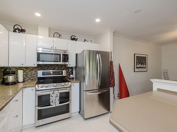5th image of 1952 152a St #104