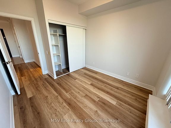 5th image of 1 Clairtrell Rd #908