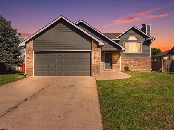 134 E Creekstone St, Mulvane, KS 67110