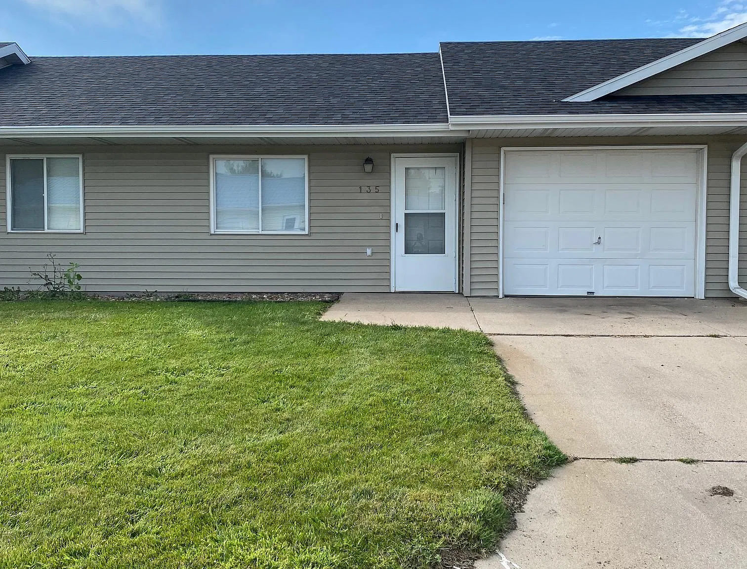 2 bed, 878 sqft, $875 — Photo 1