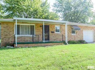 1108 S 11th St, Pekin, IL 61554