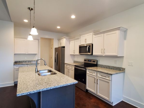 220 Hermitage Point Dr