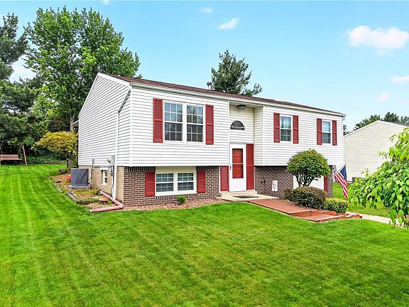 2nd image of 445 Lexington Dr