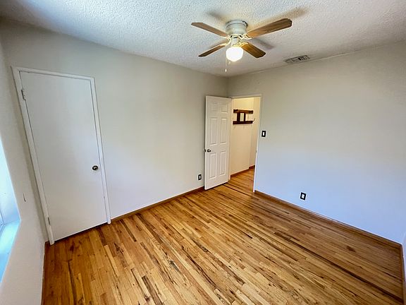 4th image of 13039 Strathern St