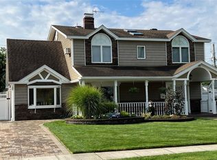 26 Ballad Lane, Hicksville, NY 11801