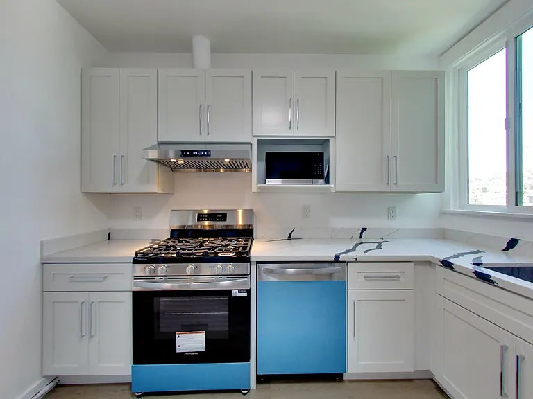 425 Steiner St #3 — Photo 11