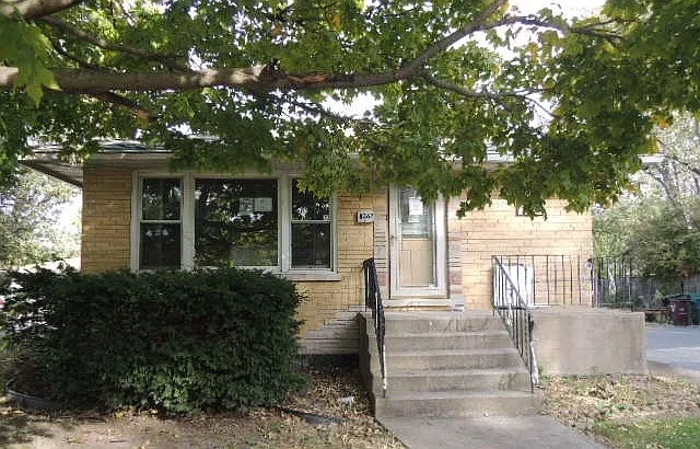 8367 Leclaire Ave photo 1