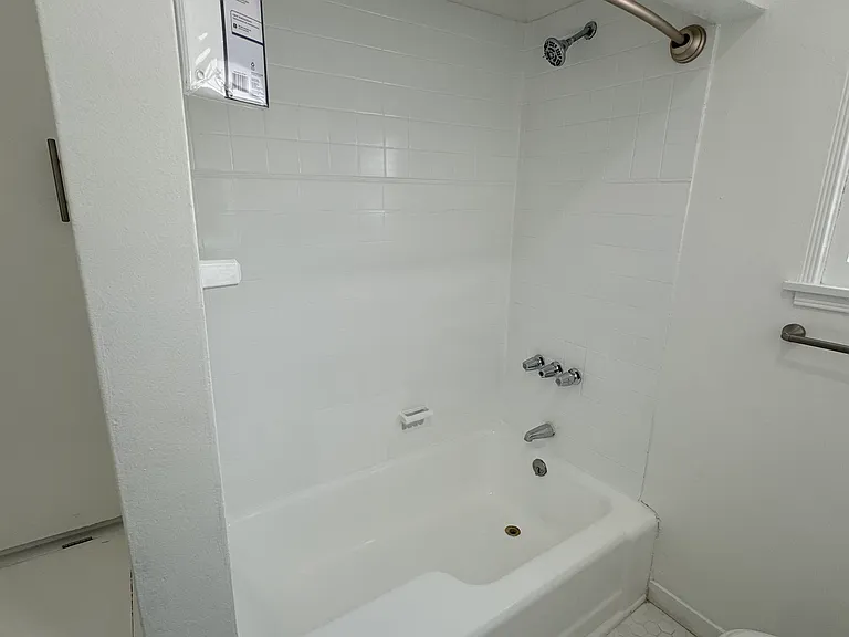 1401 Havenhurst Dr #6 — Photo 22