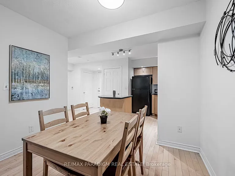250 Wellington St W #228 — Photo 18