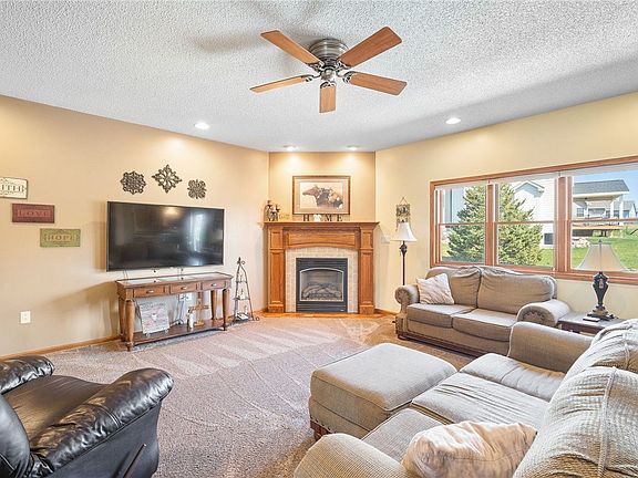 3rd image of 355 Hawkeye Dr