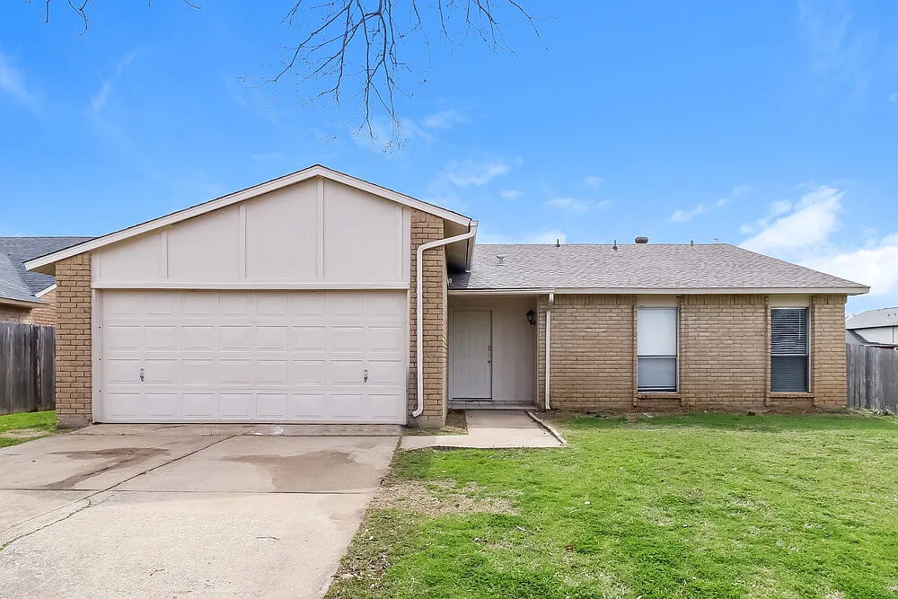 3 bed, 2.0 bath, 1499 sqft, $2,090 — Photo 1