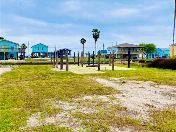 164 Sailfish Dr, Rockport, TX 78382