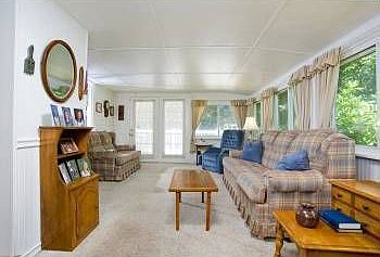 3rd image of 102 Park Pl