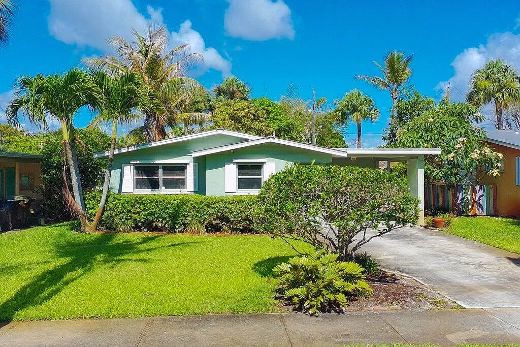 3 bed, 1.0 bath, 1001 sqft, $2,950 — Photo 2