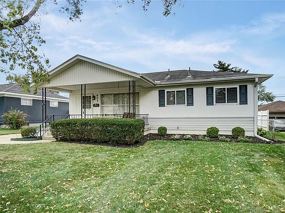 3rd image of 421 Dundee Cir