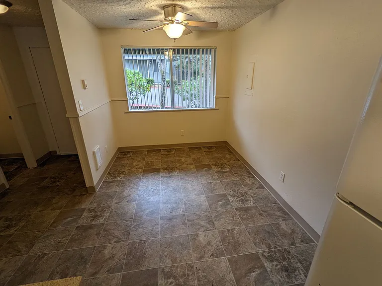 Royal Crest Townhomes — Photo 46