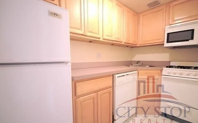 Rented by City Stop Realty | media 23
