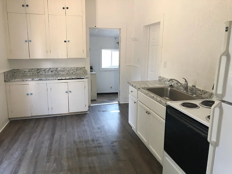 125 NE Whitman St — Photo 9