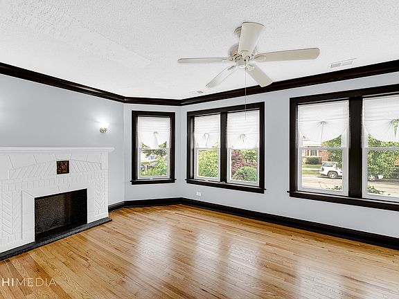 3rd image of 6724 S Karlov Ave