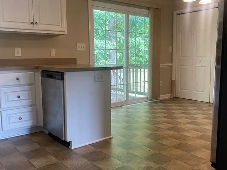 211 Koufax Dr — Photo 8