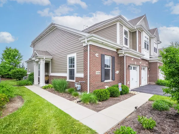 1N748 Redbud Ln, West Chicago, IL 60190