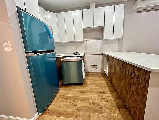 2nd image of 22 Gunther Pl #3