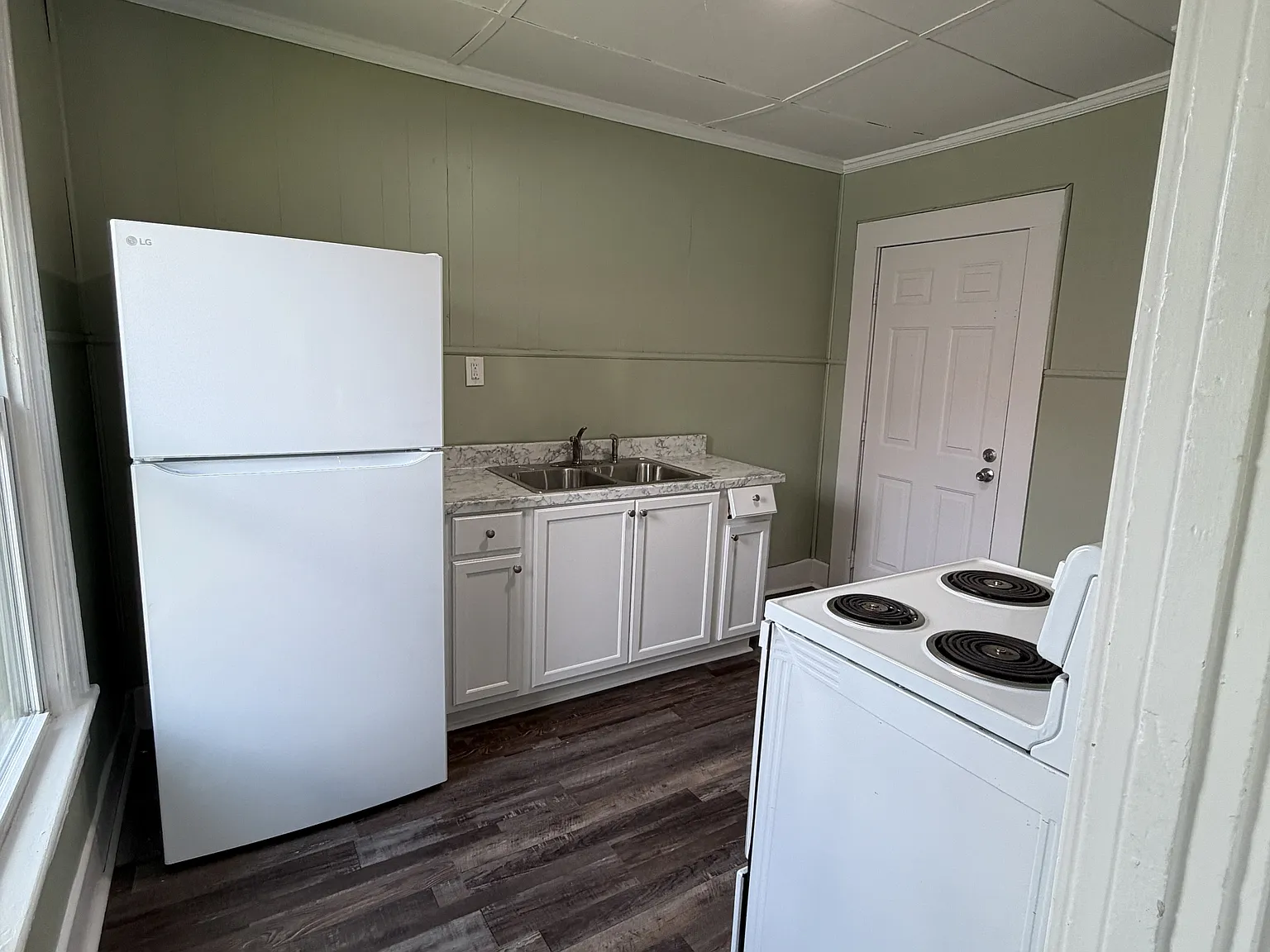 714 Henderson Avenue - 1 — Photo 2