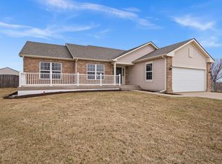 724 Prairie Pond Cir, Malta, IL 60150