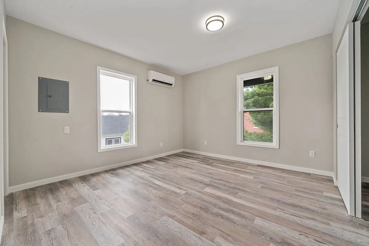 Building Photo - 741 Sullivant Ave #C