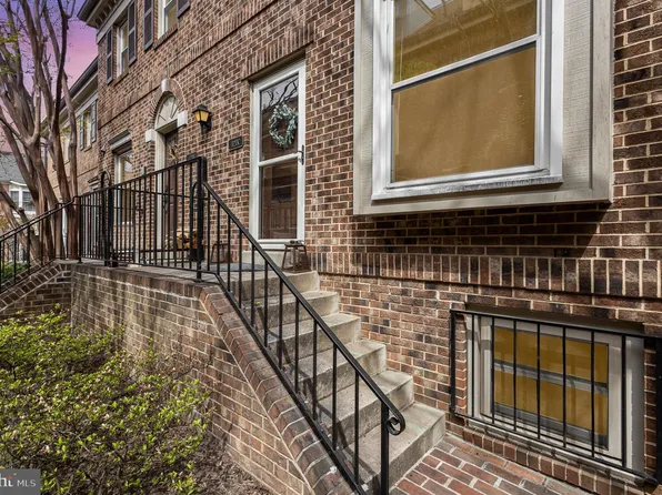 1120 N Taylor St #3, Arlington, VA 22201