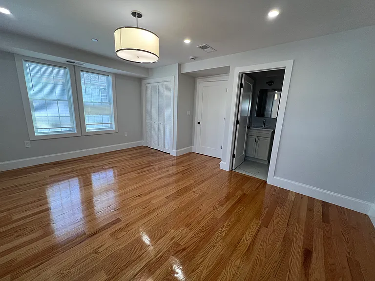 51 Victoria St #1 — Photo 3