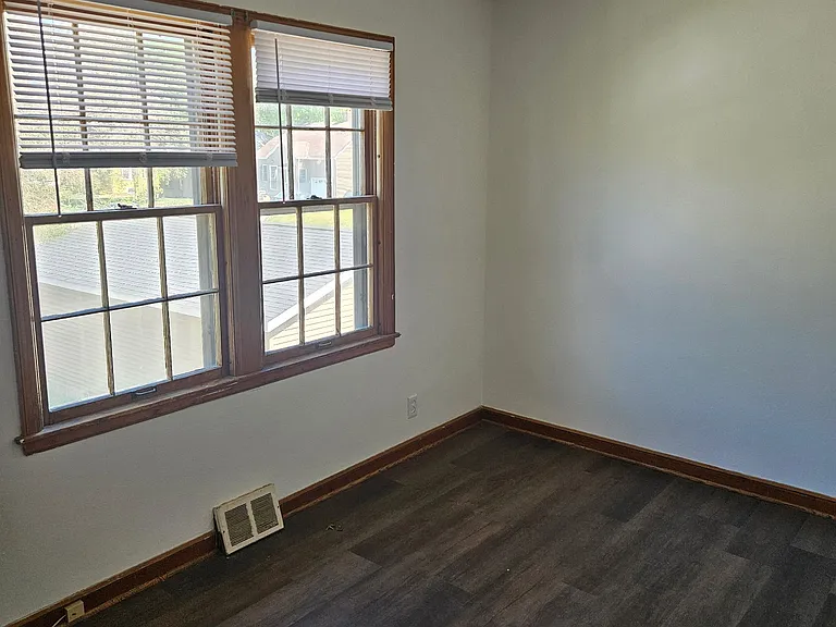 994 Oakdale Ave — Photo 6