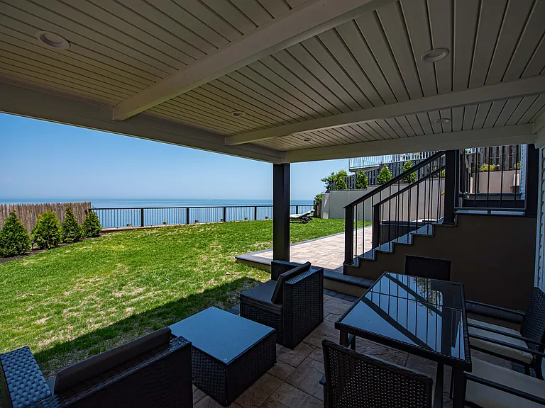 Cliff Rd E — Photo 32