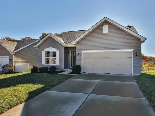 506 Pecan Bluffs Ct, Wentzville, MO 63385