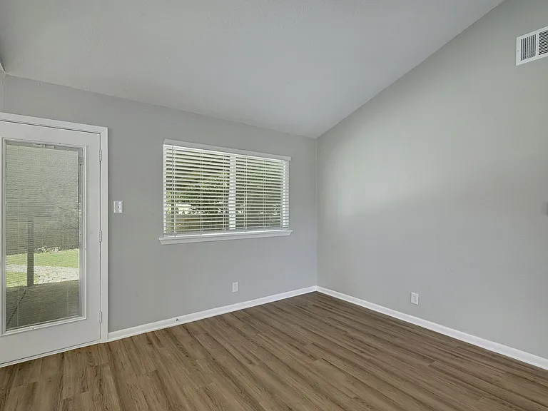 8527 Maine Dr — Photo 14