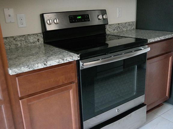 4th image of 84 Moultrie Village Ln