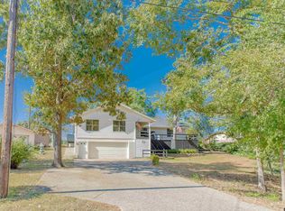 120 Fairway Dr E, Lindale, TX 75771