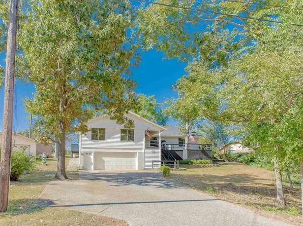 120 Fairway Dr E, Lindale, TX 75771