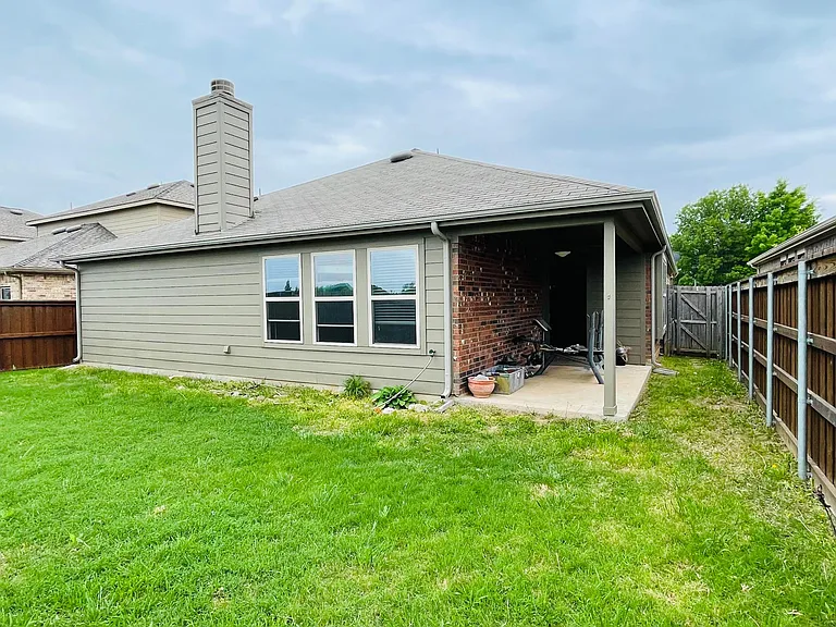 1112 Nocona Dr — Photo 24