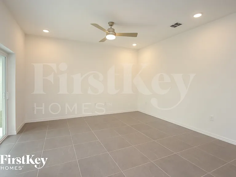356 Corbel Ln — Photo 3