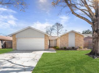 1111 W Belgravia Dr, Pearland, TX 77584