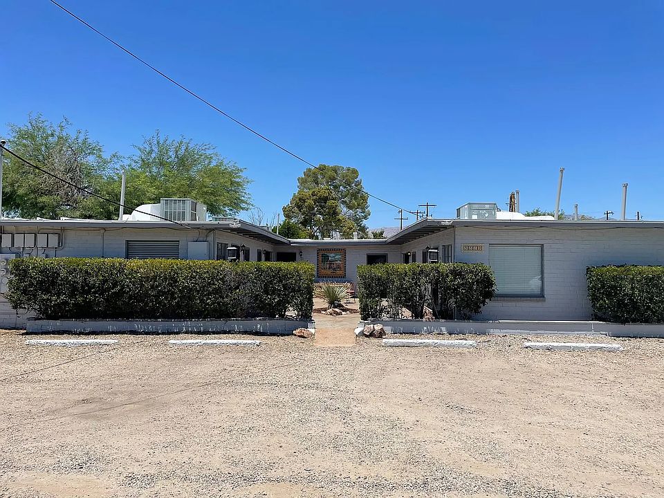 3319 E Willard